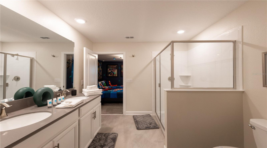 DAVENPORT, Florida 33896, 7 Bedrooms Bedrooms, ,5 BathroomsBathrooms,Residential,For Sale,DROP SHOT,0,MFRO6408621