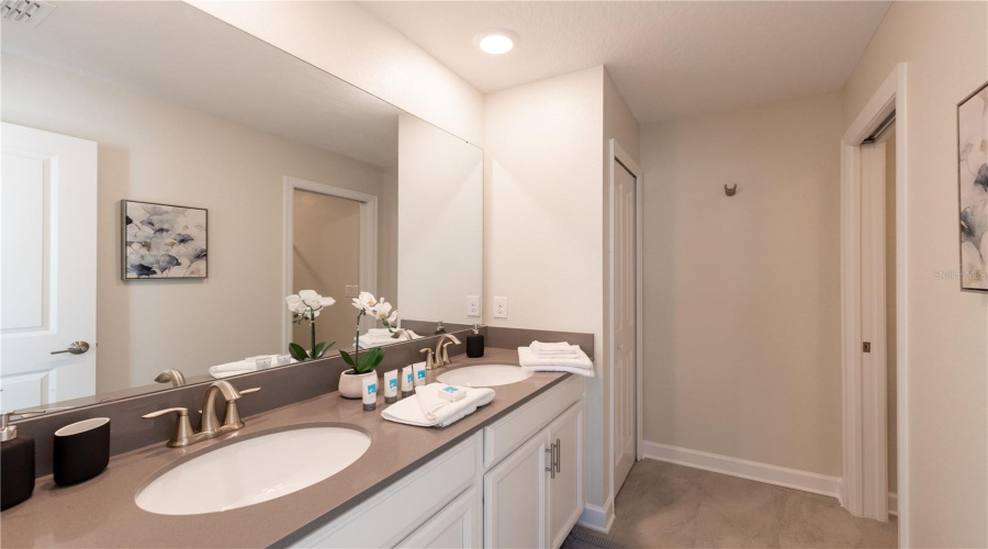 DAVENPORT, Florida 33896, 7 Bedrooms Bedrooms, ,5 BathroomsBathrooms,Residential,For Sale,DROP SHOT,0,MFRO6408621