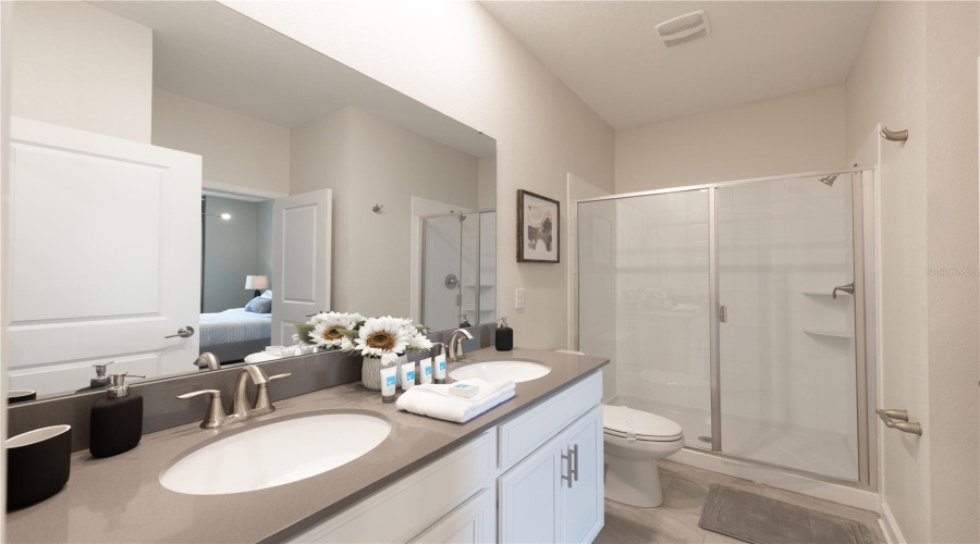 DAVENPORT, Florida 33896, 7 Bedrooms Bedrooms, ,5 BathroomsBathrooms,Residential,For Sale,DROP SHOT,0,MFRO6408621