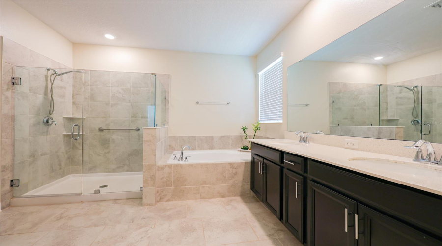 KISSIMMEE, Florida 34746, 4 Bedrooms Bedrooms, ,3 BathroomsBathrooms,Residential,For Sale,VERDE VALLEY,0,MFRO6410175