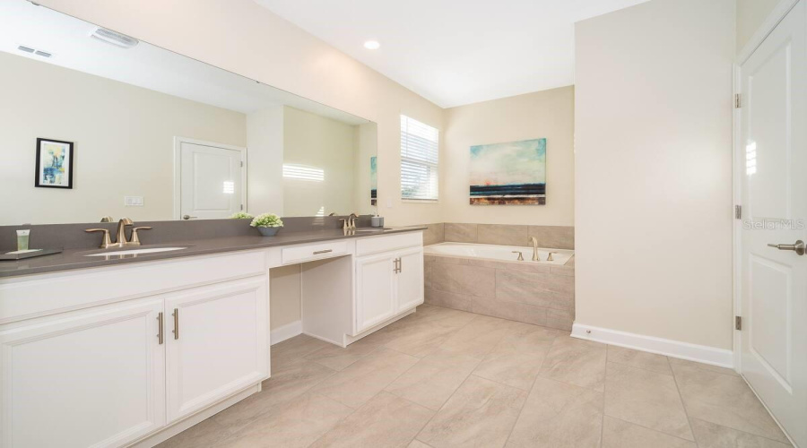 KISSIMMEE, Florida 34746, 5 Bedrooms Bedrooms, ,5 BathroomsBathrooms,Residential,For Sale,BOOKMARK,0,MFRS5150671