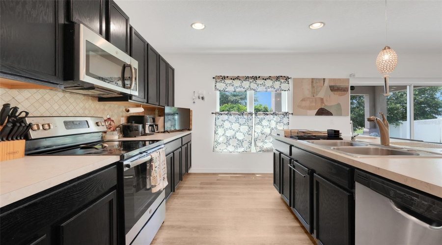 DAVENPORT, Florida 33837, 4 Bedrooms Bedrooms, ,2 BathroomsBathrooms,Residential,For Sale,SAMUEL,0,MFRO6406916