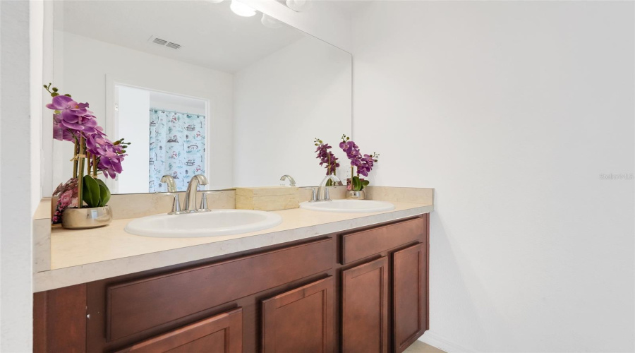 DAVENPORT, Florida 33837, 4 Bedrooms Bedrooms, ,2 BathroomsBathrooms,Residential,For Sale,SAMUEL,0,MFRO6406916