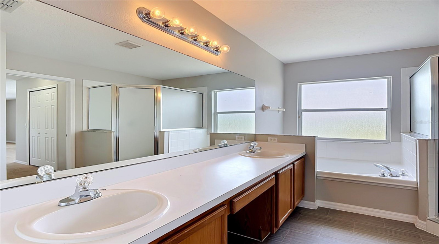 KISSIMMEE, Florida 34746, 4 Bedrooms Bedrooms, ,3 BathroomsBathrooms,Residential,For Sale,LIBERTY HALL,0,MFRC7526612