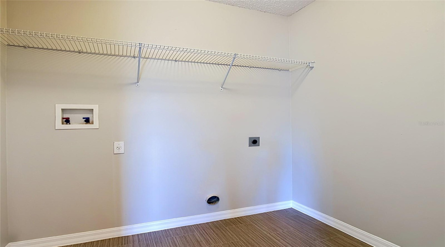 KISSIMMEE, Florida 34746, 4 Bedrooms Bedrooms, ,3 BathroomsBathrooms,Residential,For Sale,LIBERTY HALL,0,MFRC7526612