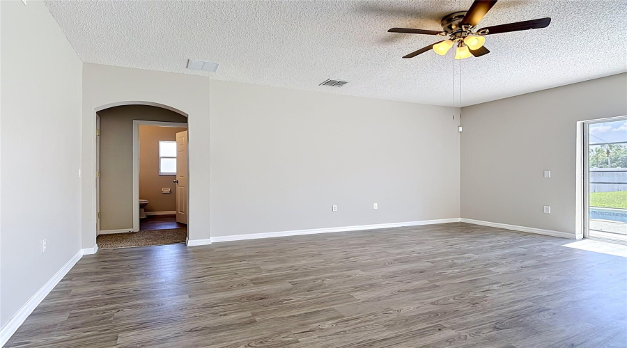 KISSIMMEE, Florida 34746, 4 Bedrooms Bedrooms, ,3 BathroomsBathrooms,Residential,For Sale,LIBERTY HALL,0,MFRC7526612