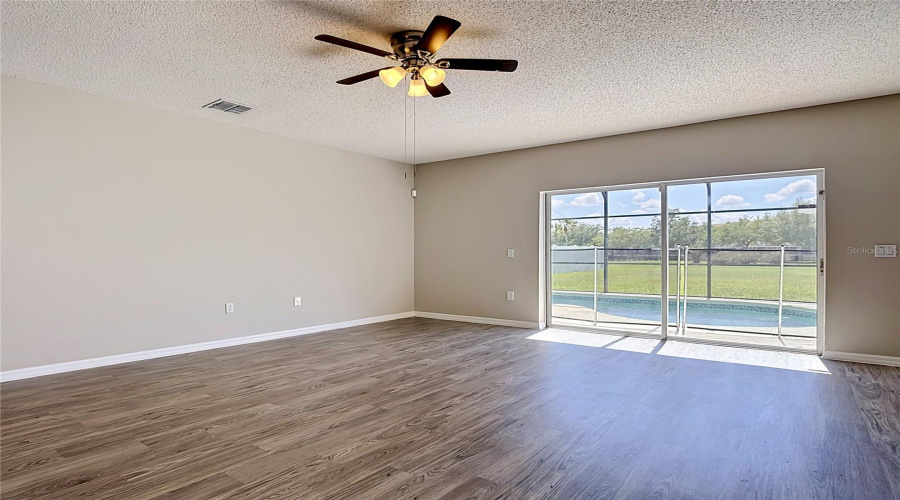 KISSIMMEE, Florida 34746, 4 Bedrooms Bedrooms, ,3 BathroomsBathrooms,Residential,For Sale,LIBERTY HALL,0,MFRC7526612