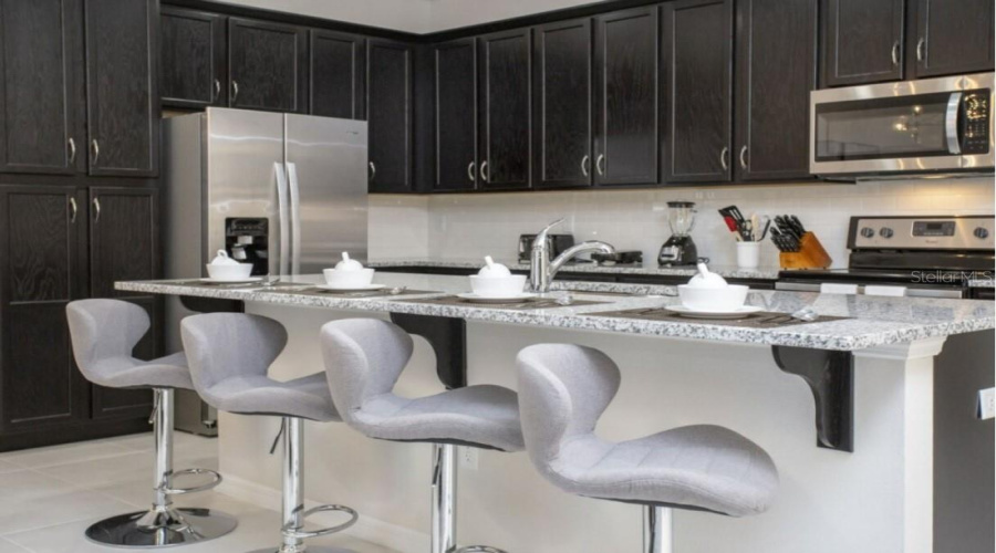 KISSIMMEE, Florida 34747, 5 Bedrooms Bedrooms, ,4 BathroomsBathrooms,Residential,For Sale,CAREY PALM,0,MFRO6411209