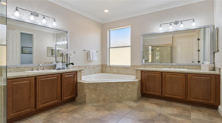 KISSIMMEE, Florida 34746, 4 Bedrooms Bedrooms, ,3 BathroomsBathrooms,Residential,For Sale,EAGLE TALON,0,MFRO6411064
