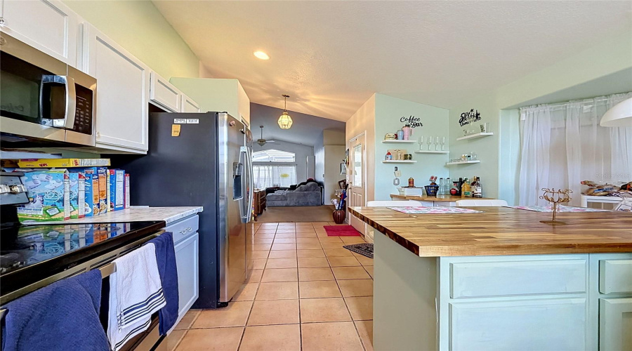 DAVENPORT, Florida 33897, 4 Bedrooms Bedrooms, ,3 BathroomsBathrooms,Residential,For Sale,HYPOLITA,0,MFRS5150565