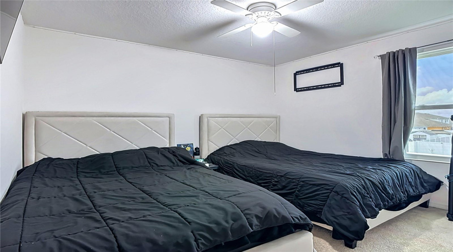 DAVENPORT, Florida 33837, 4 Bedrooms Bedrooms, ,2 BathroomsBathrooms,Residential,For Sale,ANNA,0,MFRO6411426