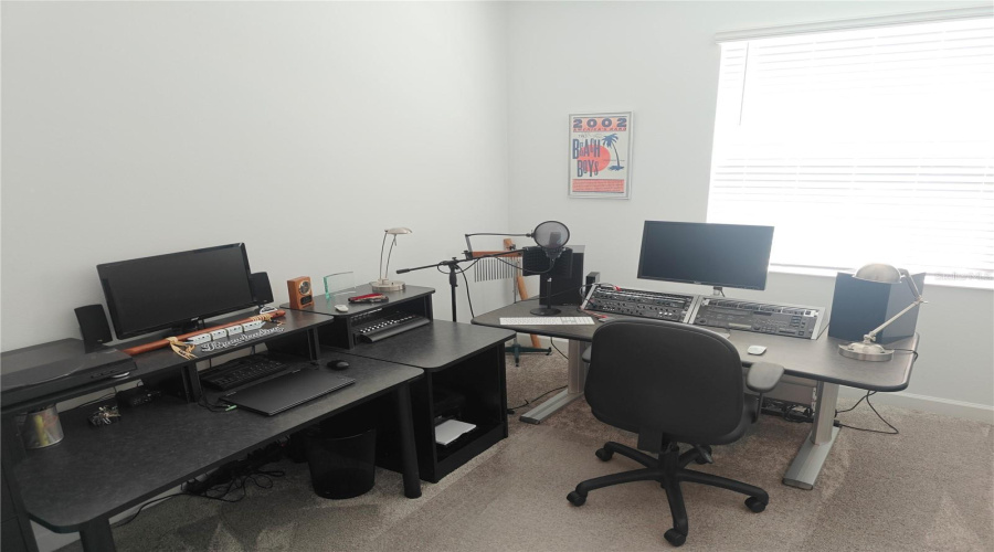 4th bedroom/office with closet