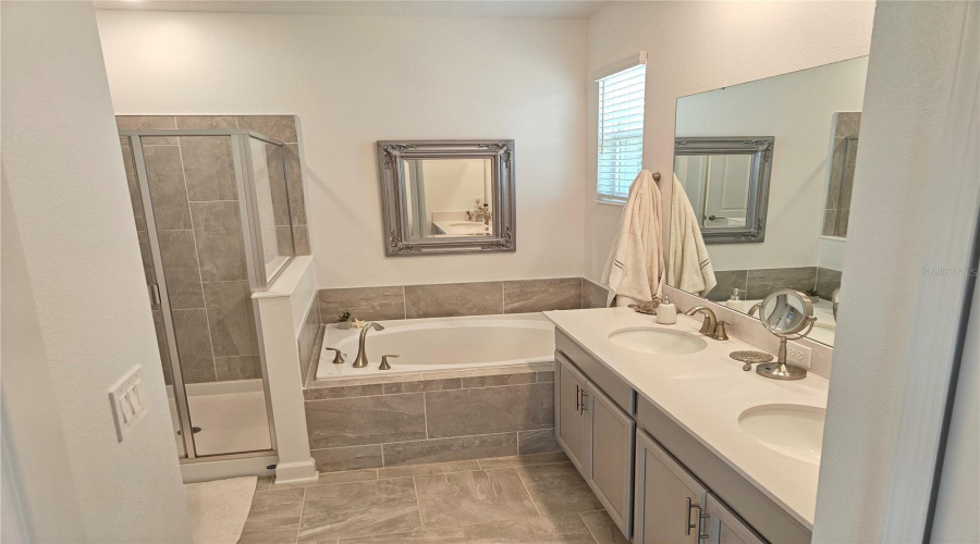 DAVENPORT, Florida 33837, 4 Bedrooms Bedrooms, ,3 BathroomsBathrooms,Residential,For Sale,CAMDEN,0,MFRO6411062