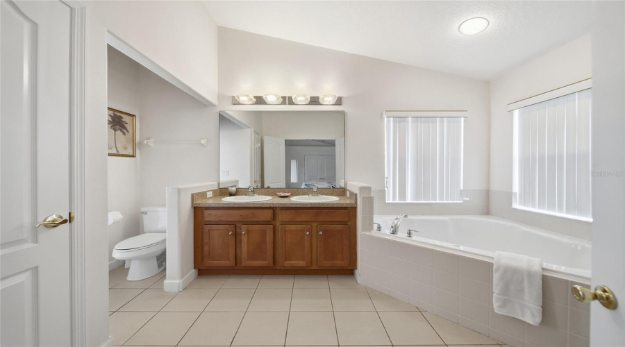 DAVENPORT, Florida 33897, 4 Bedrooms Bedrooms, ,3 BathroomsBathrooms,Residential,For Sale,OLD BRIDGE,0,MFRO6411421