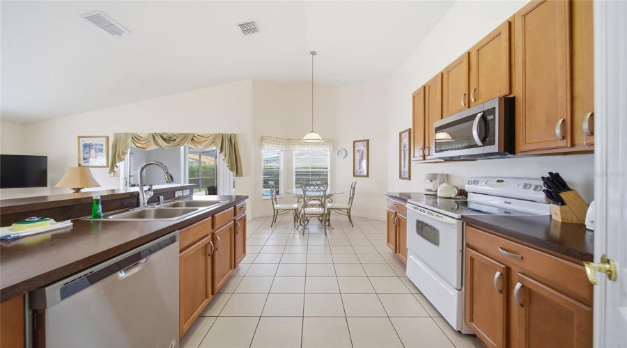 DAVENPORT, Florida 33897, 4 Bedrooms Bedrooms, ,3 BathroomsBathrooms,Residential,For Sale,OLD BRIDGE,0,MFRO6411421