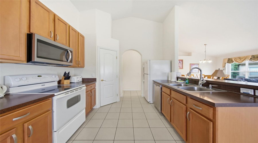 DAVENPORT, Florida 33897, 4 Bedrooms Bedrooms, ,3 BathroomsBathrooms,Residential,For Sale,OLD BRIDGE,0,MFRO6411421