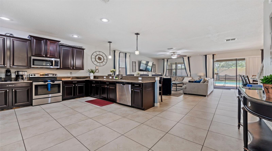 DAVENPORT, Florida 33896, 8 Bedrooms Bedrooms, ,5 BathroomsBathrooms,Residential,For Sale,MOON VALLEY,0,MFRS5150724