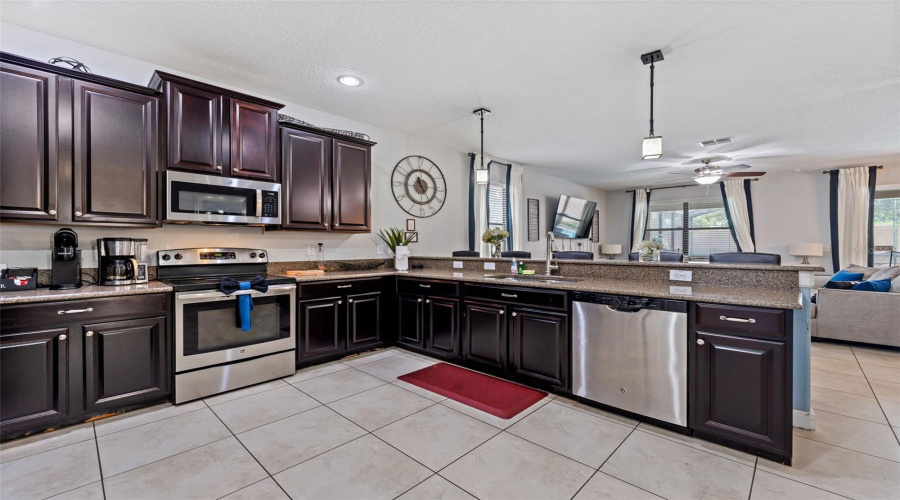 DAVENPORT, Florida 33896, 8 Bedrooms Bedrooms, ,5 BathroomsBathrooms,Residential,For Sale,MOON VALLEY,0,MFRS5150724