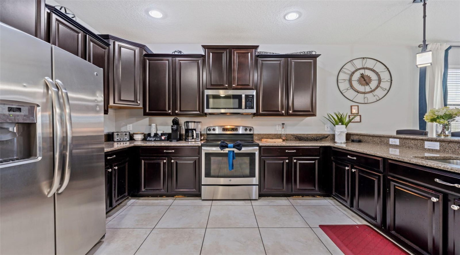 DAVENPORT, Florida 33896, 8 Bedrooms Bedrooms, ,5 BathroomsBathrooms,Residential,For Sale,MOON VALLEY,0,MFRS5150724