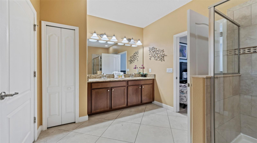 DAVENPORT, Florida 33896, 8 Bedrooms Bedrooms, ,5 BathroomsBathrooms,Residential,For Sale,MOON VALLEY,0,MFRS5150724