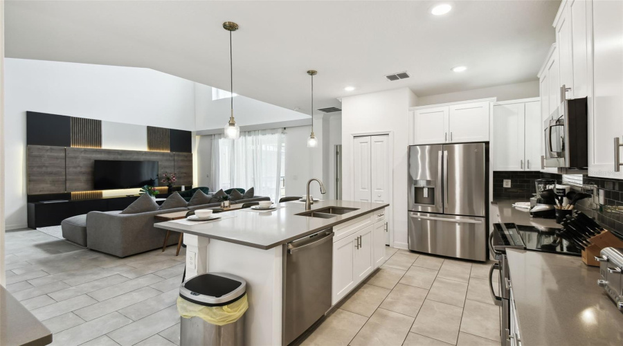 KISSIMMEE, Florida 34746, 5 Bedrooms Bedrooms, ,5 BathroomsBathrooms,Residential,For Sale,RHYME,0,MFRO6411150