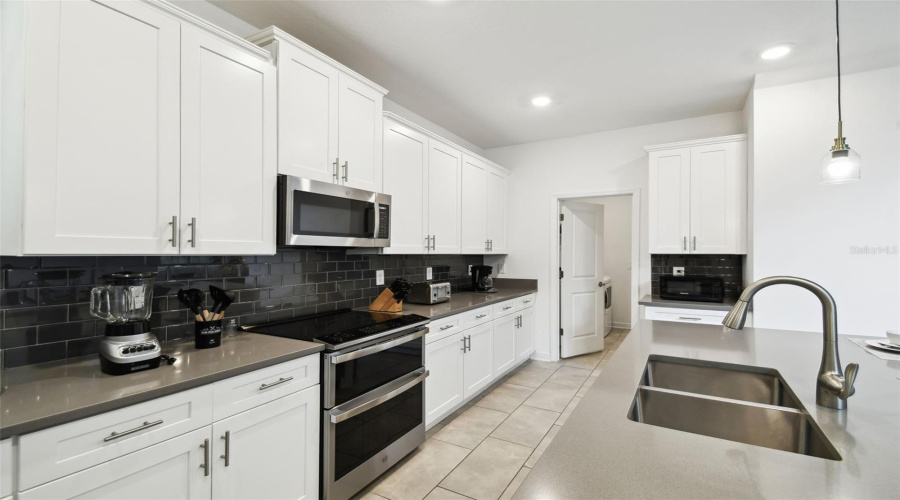 KISSIMMEE, Florida 34746, 5 Bedrooms Bedrooms, ,5 BathroomsBathrooms,Residential,For Sale,RHYME,0,MFRO6411150