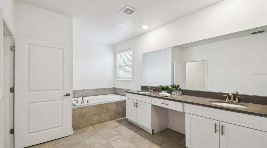 KISSIMMEE, Florida 34746, 5 Bedrooms Bedrooms, ,5 BathroomsBathrooms,Residential,For Sale,RHYME,0,MFRO6411150