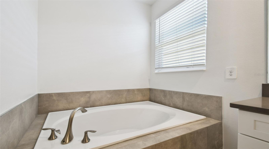 KISSIMMEE, Florida 34746, 5 Bedrooms Bedrooms, ,5 BathroomsBathrooms,Residential,For Sale,RHYME,0,MFRO6411150