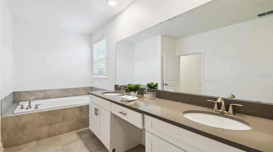 KISSIMMEE, Florida 34746, 5 Bedrooms Bedrooms, ,5 BathroomsBathrooms,Residential,For Sale,RHYME,0,MFRO6411150