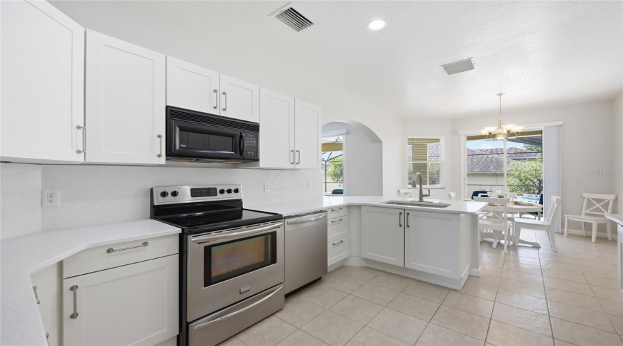 DAVENPORT, Florida 33897, 5 Bedrooms Bedrooms, ,3 BathroomsBathrooms,Residential,For Sale,PLUMOSO,0,MFRO6407247