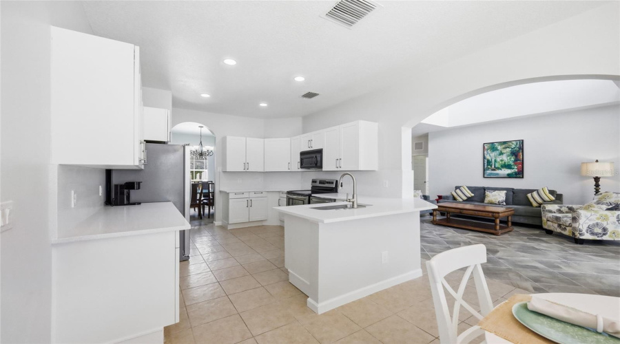 DAVENPORT, Florida 33897, 5 Bedrooms Bedrooms, ,3 BathroomsBathrooms,Residential,For Sale,PLUMOSO,0,MFRO6407247
