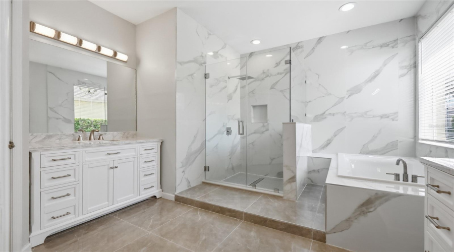 DAVENPORT, Florida 33897, 5 Bedrooms Bedrooms, ,3 BathroomsBathrooms,Residential,For Sale,PLUMOSO,0,MFRO6407247