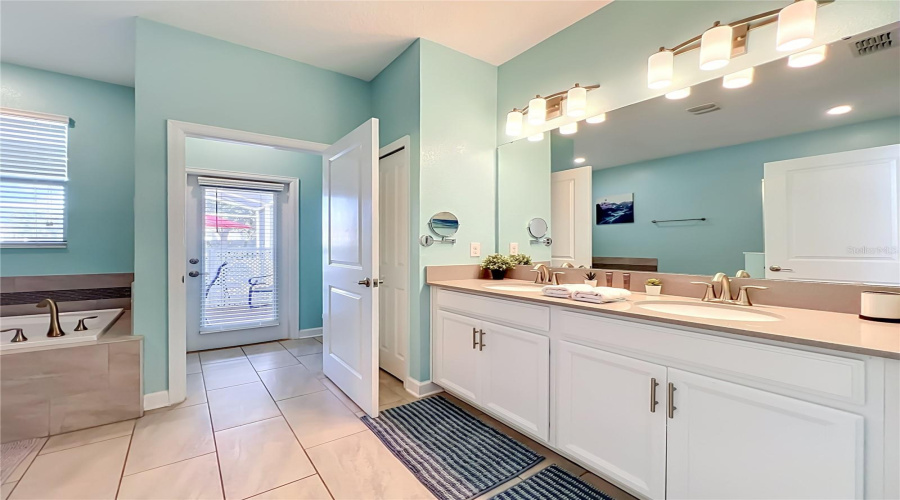 Davenport, Florida 33896, 8 Bedroom Bedrooms, ,5 Bathroombathrooms,Residential,For Sale,Maidstone,0,Mfro6410575