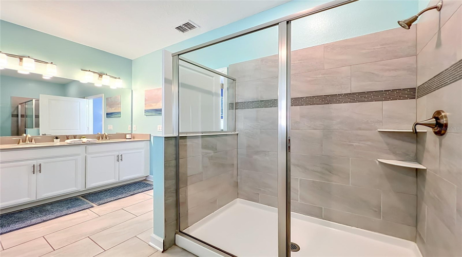 Davenport, Florida 33896, 8 Bedroom Bedrooms, ,5 Bathroombathrooms,Residential,For Sale,Maidstone,0,Mfro6410575