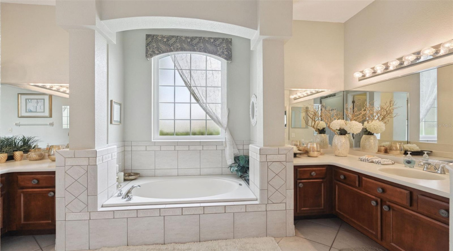 KISSIMMEE, Florida 34747, 5 Bedrooms Bedrooms, ,4 BathroomsBathrooms,Residential,For Sale,SEA PEARL,0,MFRS5150770