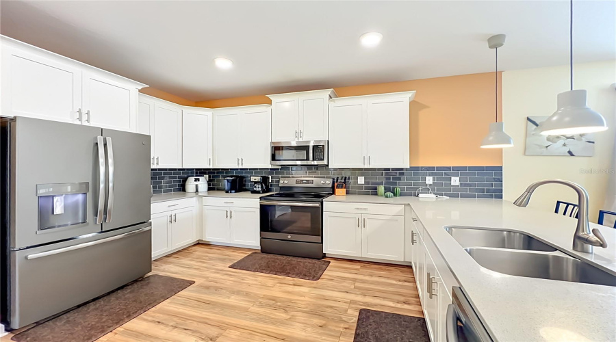 DAVENPORT, Florida 33896, 8 Bedrooms Bedrooms, ,5 BathroomsBathrooms,Residential,For Sale,MAIDSTONE,0,MFRO6410577