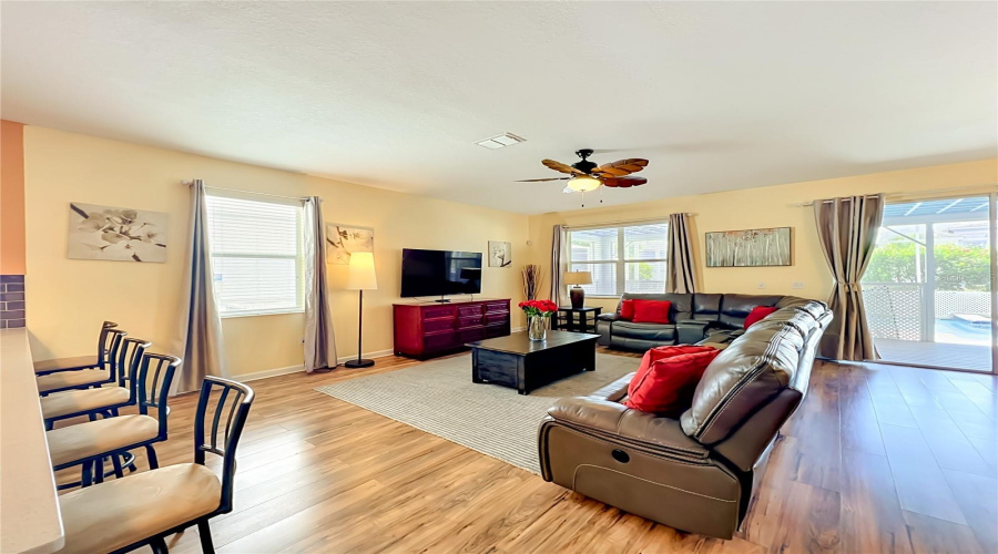DAVENPORT, Florida 33896, 8 Bedrooms Bedrooms, ,5 BathroomsBathrooms,Residential,For Sale,MAIDSTONE,0,MFRO6410577