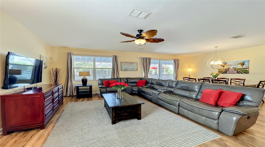 DAVENPORT, Florida 33896, 8 Bedrooms Bedrooms, ,5 BathroomsBathrooms,Residential,For Sale,MAIDSTONE,0,MFRO6410577
