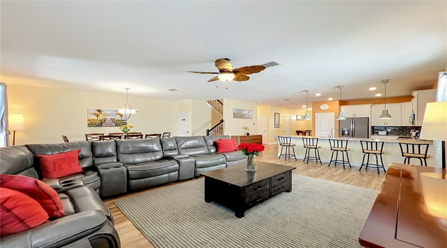 DAVENPORT, Florida 33896, 8 Bedrooms Bedrooms, ,5 BathroomsBathrooms,Residential,For Sale,MAIDSTONE,0,MFRO6410577