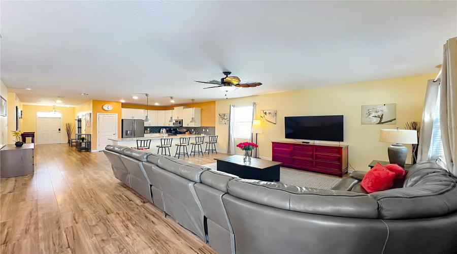DAVENPORT, Florida 33896, 8 Bedrooms Bedrooms, ,5 BathroomsBathrooms,Residential,For Sale,MAIDSTONE,0,MFRO6410577
