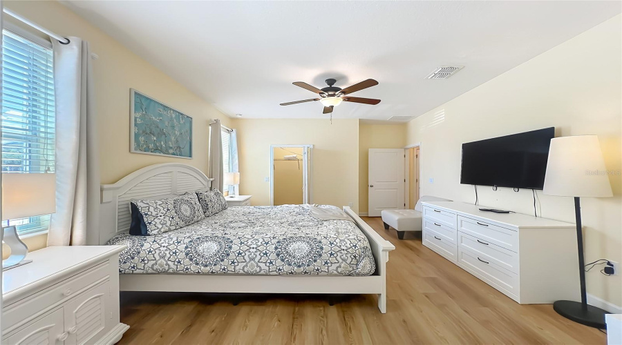 DAVENPORT, Florida 33896, 8 Bedrooms Bedrooms, ,5 BathroomsBathrooms,Residential,For Sale,MAIDSTONE,0,MFRO6410577
