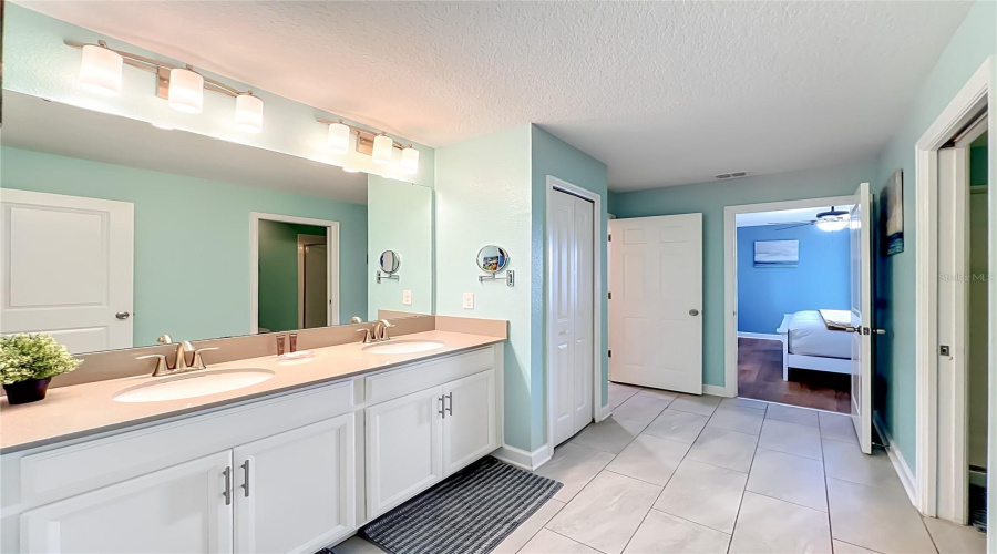 DAVENPORT, Florida 33896, 8 Bedrooms Bedrooms, ,5 BathroomsBathrooms,Residential,For Sale,MAIDSTONE,0,MFRO6410577