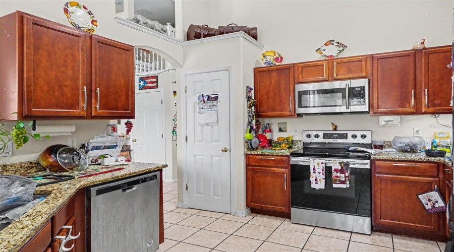 DAVENPORT, Florida 33897, 5 Bedrooms Bedrooms, ,3 BathroomsBathrooms,Residential,For Sale,ELDERBERRY,0,MFRTB8512714