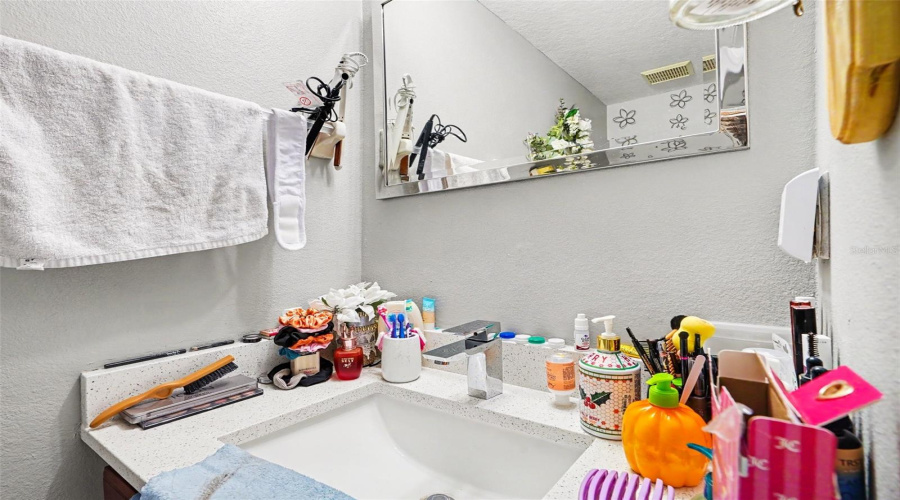 DAVENPORT, Florida 33897, 5 Bedrooms Bedrooms, ,3 BathroomsBathrooms,Residential,For Sale,ELDERBERRY,0,MFRTB8512714
