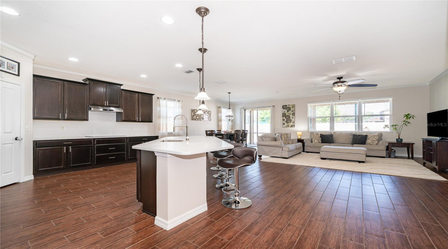 ORLANDO, Florida 32836, 4 Bedrooms Bedrooms, ,2 BathroomsBathrooms,Residential,For Sale,WAKEWORTH,0,MFRO6410775