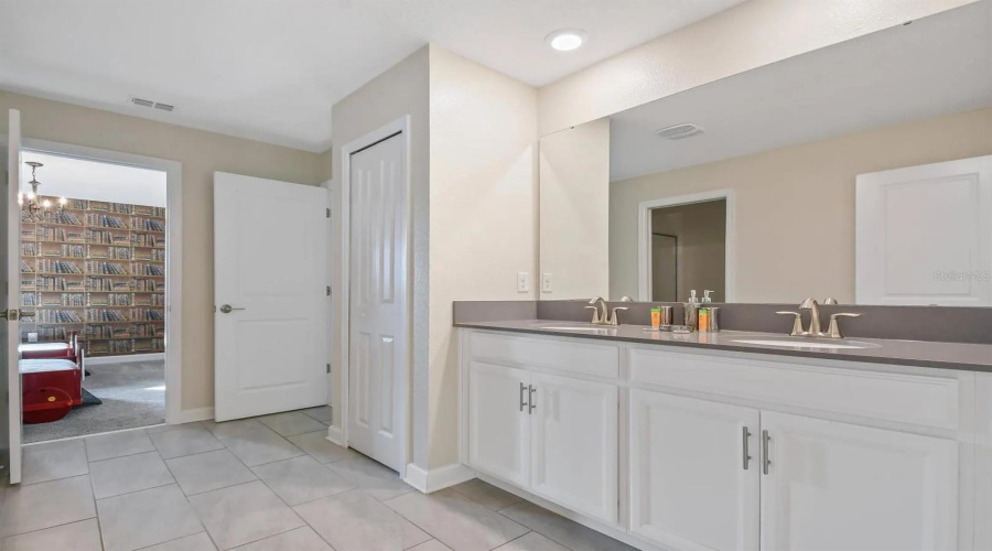 KISSIMMEE, Florida 34746, 8 Bedrooms Bedrooms, ,5 BathroomsBathrooms,Residential,For Sale,BOOKMARK,0,MFRO6405337