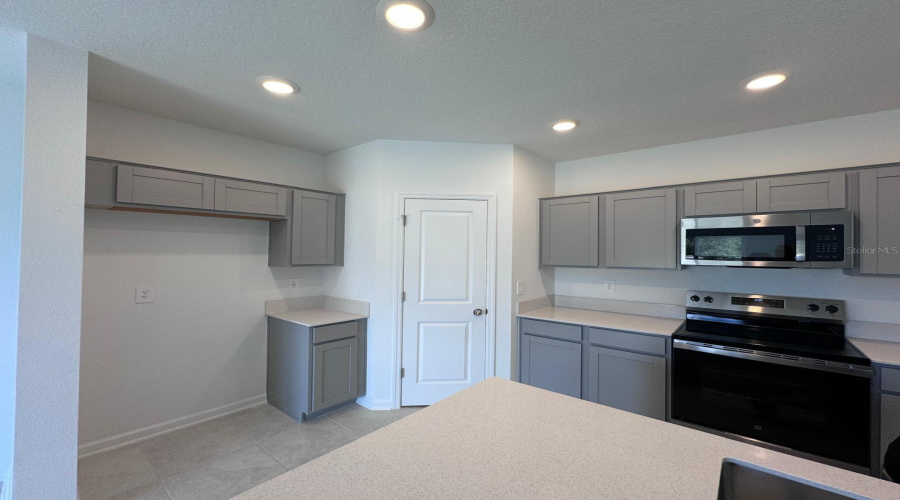 DAVENPORT, Florida 33837, 4 Bedrooms Bedrooms, ,2 BathroomsBathrooms,Residential,For Sale,WATERFALL,0,MFRO6411612