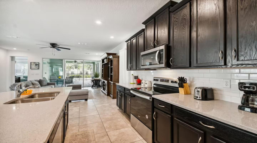 KISSIMMEE, Florida 34747, 7 Bedrooms Bedrooms, ,6 BathroomsBathrooms,Residential,For Sale,AMELIA DOWNS,0,MFRO6411198