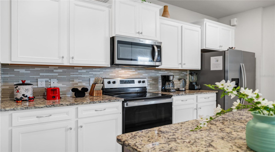 DAVENPORT, Florida 33897, 6 Bedrooms Bedrooms, ,4 BathroomsBathrooms,Residential,For Sale,LANA,0,MFRO6411602
