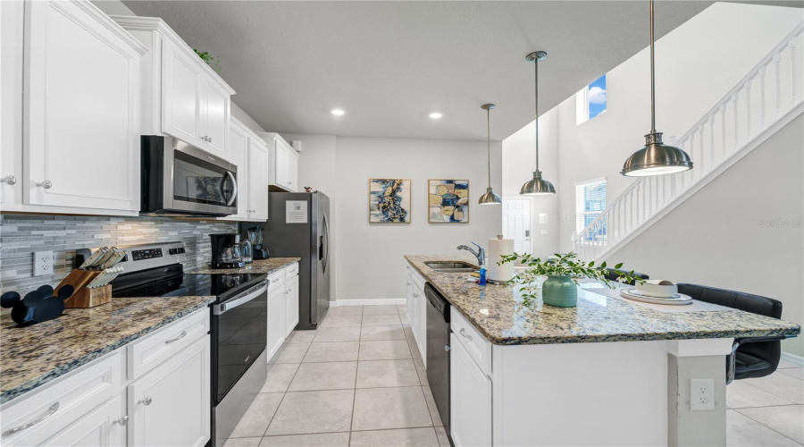 DAVENPORT, Florida 33897, 6 Bedrooms Bedrooms, ,4 BathroomsBathrooms,Residential,For Sale,LANA,0,MFRO6411602